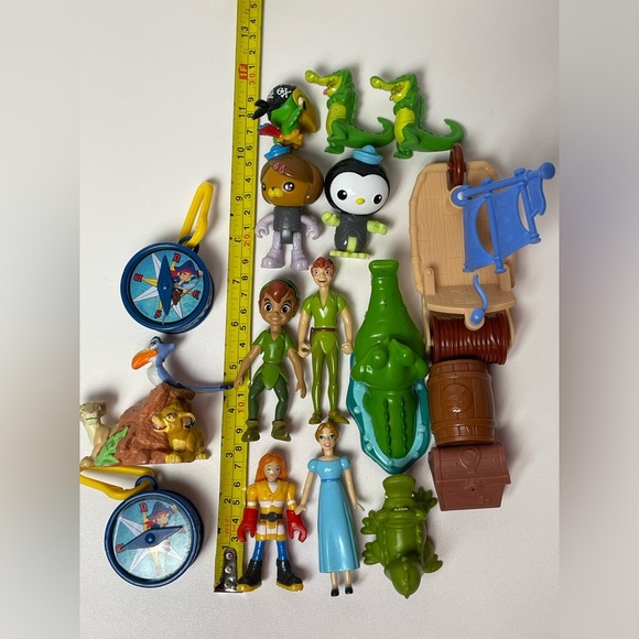 Mix Disney Action Figures Accessories lot - Picture 10 of 11